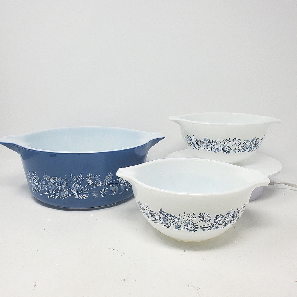 COPY - VTG Pyrex Colonial Mist 441 White Cinderella Bowl